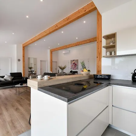 Wonderful House Bruno With Heated Pool Villa