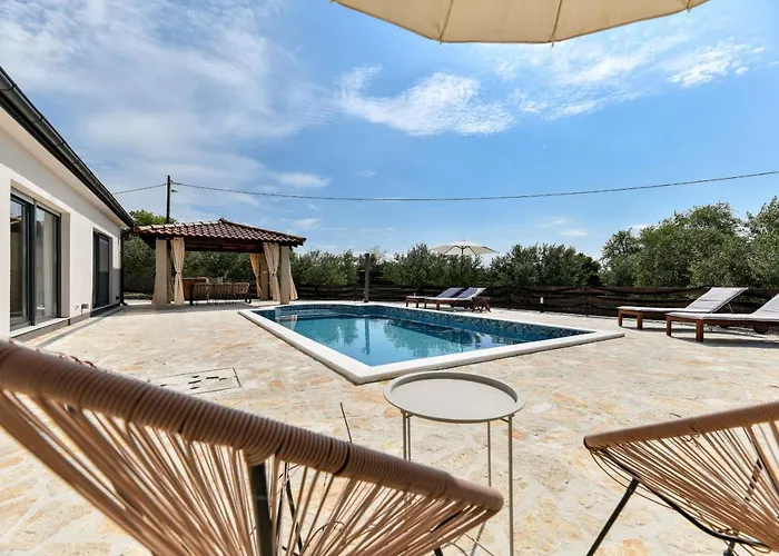 Villa Wonderful House Bruno With Pool